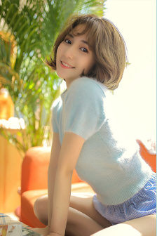美女热舞蹈超薄短裤